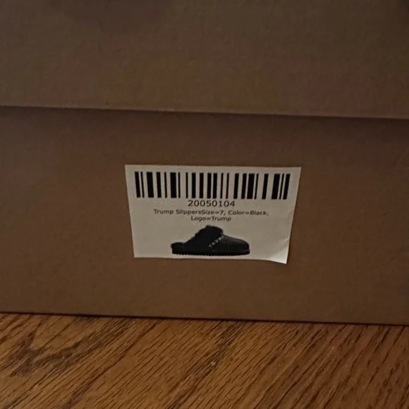 NWT Trump Women's Plush Black Slippers - Picture 2 of 5